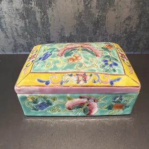 Chinese Famille Rose Turquoise Ground Lidded Box, Qing Guangxu Nianxi Mark